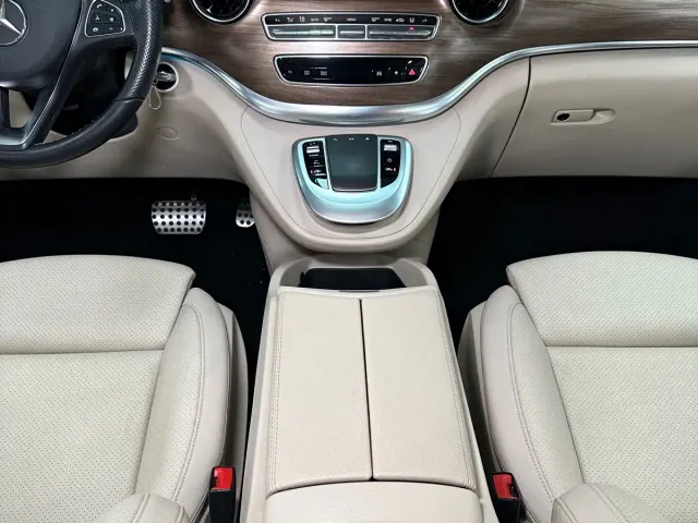 Mercedes-Benz V-Class — Фото автомобиля 22