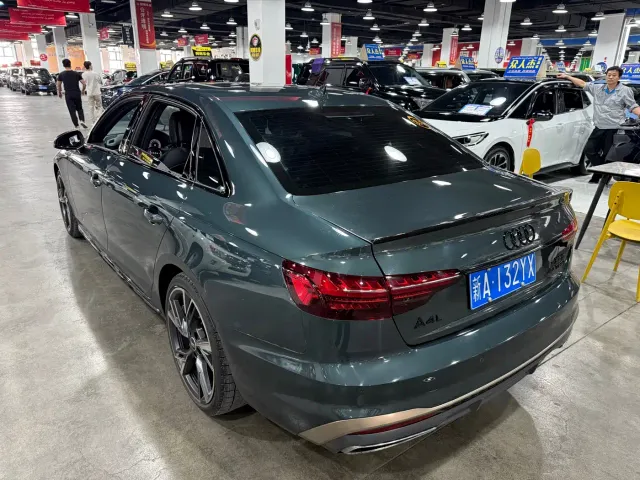 Audi A4L — Фото автомобиля 9