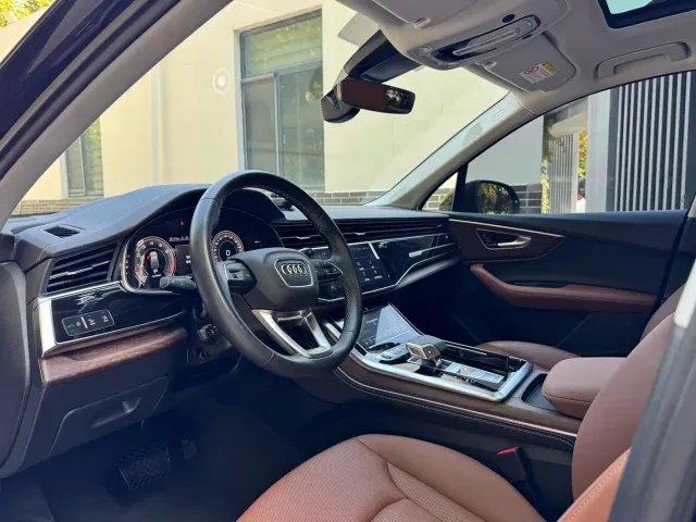 Audi Q7 — Фото автомобиля 4