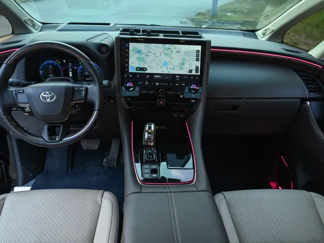 Toyota Alphard — Фото автомобиля 24
