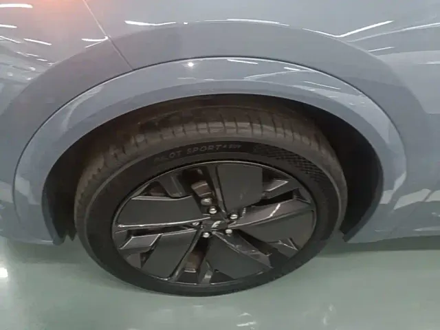 Li Auto L7 — Фото автомобиля 22