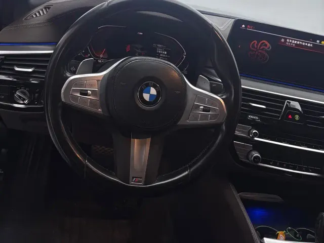 BMW 5 Series — Фото автомобиля 12