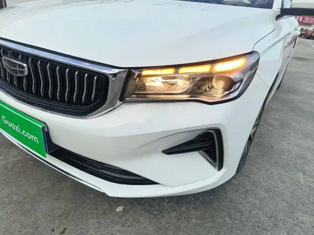 Geely Emgrand — Фото автомобиля 23