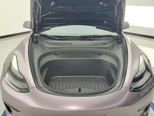 Tesla Model 3 — Фото автомобиля 10