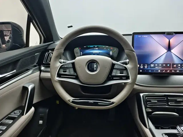 BYD Tang — Фото автомобиля 7