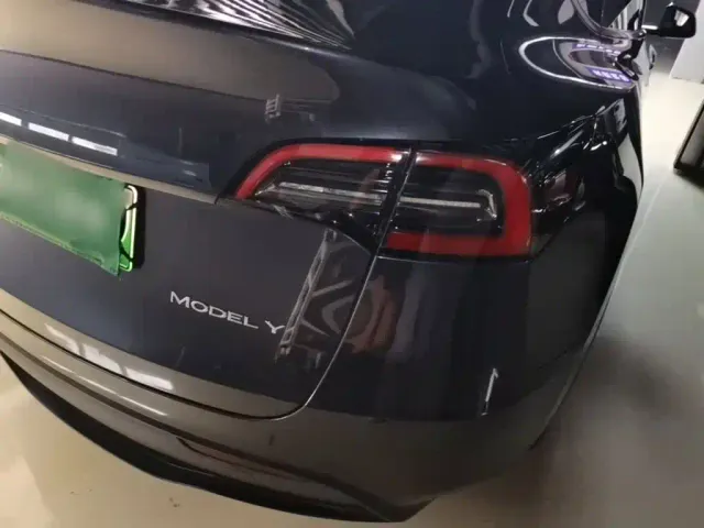 Tesla Model Y — Фото автомобиля 7