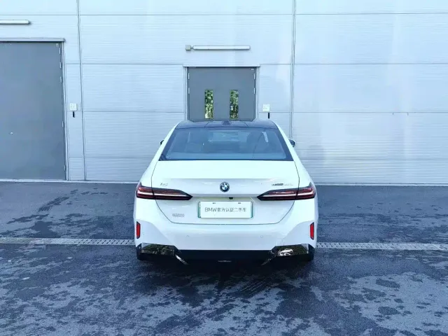BMW i5 — Фото автомобиля 3