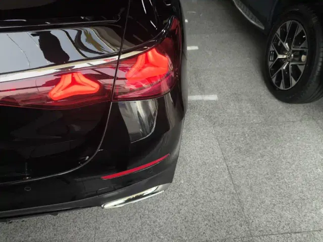 Mercedes-Benz E-Class — Фото автомобиля 23