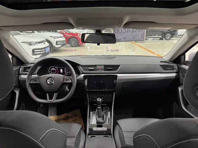 Skoda Superb — Фото автомобиля 10