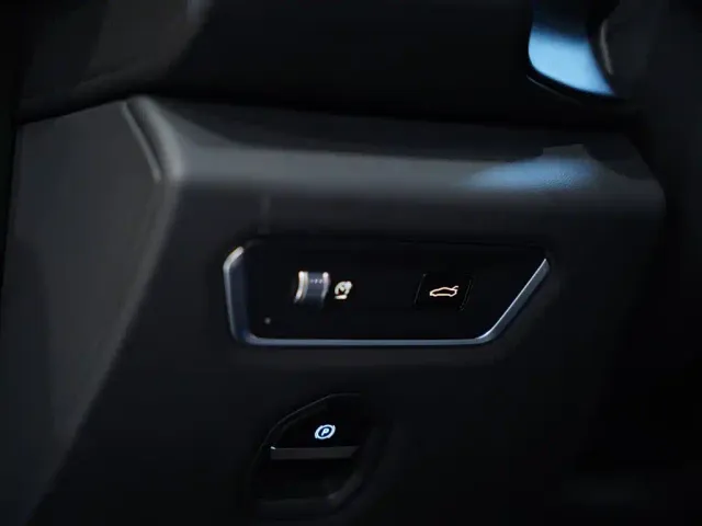 Lotus Emira — Фото автомобиля 25