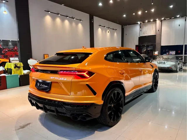 Lamborghini Urus — Фото автомобиля 18