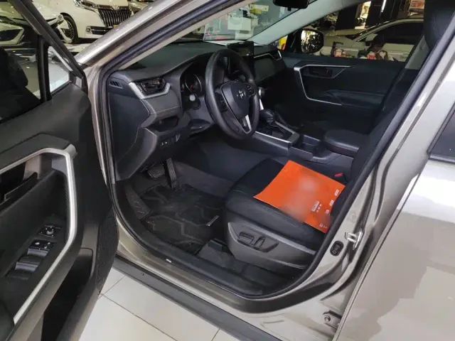 Toyota RAV4 — Фото автомобиля 10