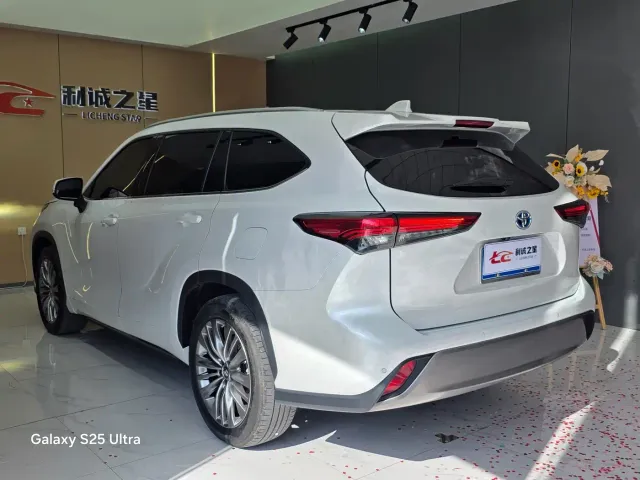 Toyota Highlander — Фото автомобиля 7