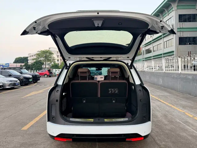 Xpeng GX — Фото автомобиля 22