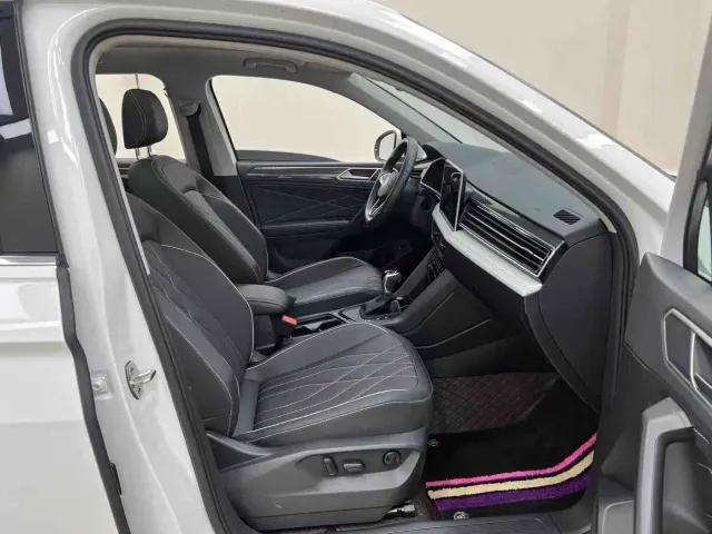 Volkswagen Tiguan L — Фото автомобиля 25