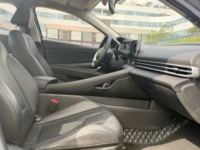 Hyundai Elantra — Фото автомобиля 11