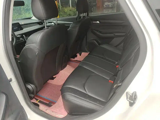 Ford Escort — Фото автомобиля 16