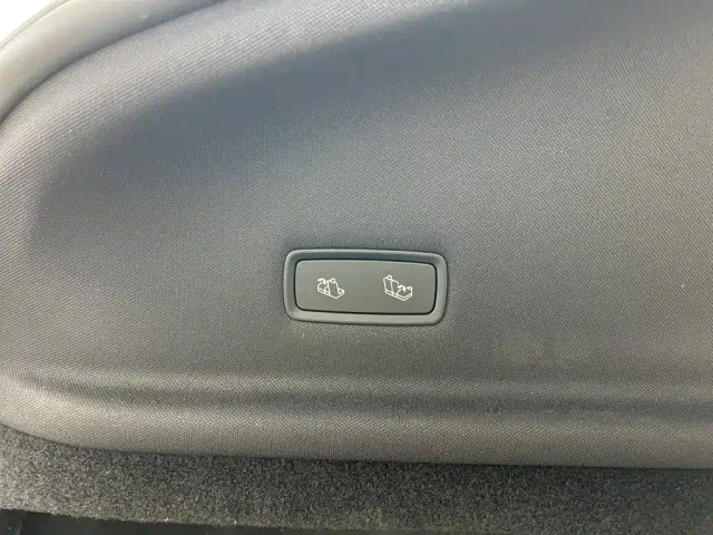 Tesla Model Y — Фото автомобиля 16