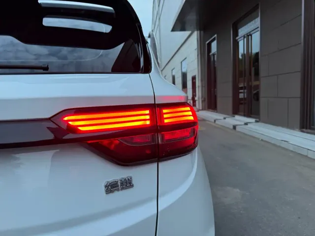 Geely Binyue — Фото автомобиля 6