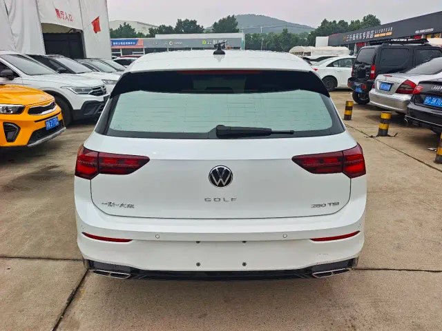 Volkswagen Golf — Фото автомобиля 16