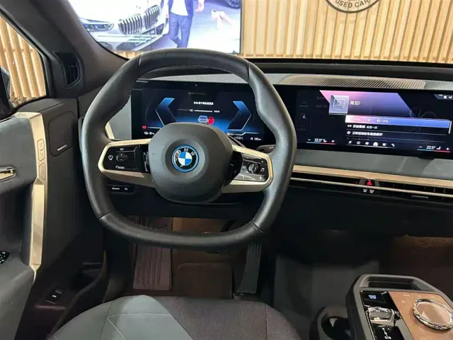 BMW iX — Фото автомобиля 4