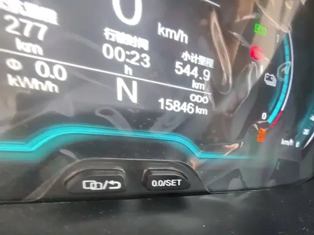 QQ New Energy Little Ant 2022 300K Ant Fans Edition Sweet Version LFP 29.2kWh 30kW 301km — Фото автомобиля 8