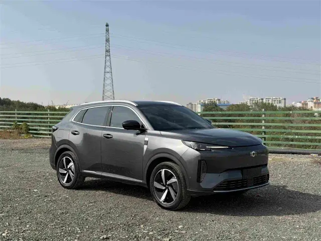 Changan Qiyuan Q05 — Фото автомобиля 3