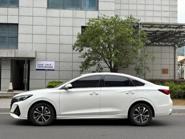 Changan Eado — Фото автомобиля 15
