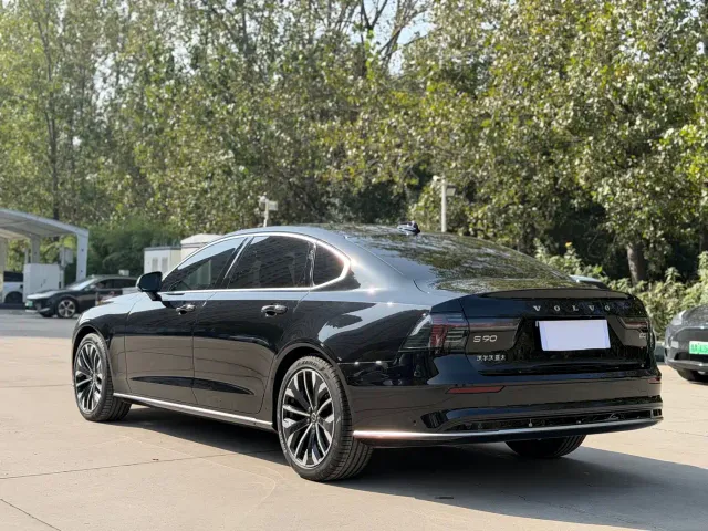 Volvo S90 — Фото автомобиля 20