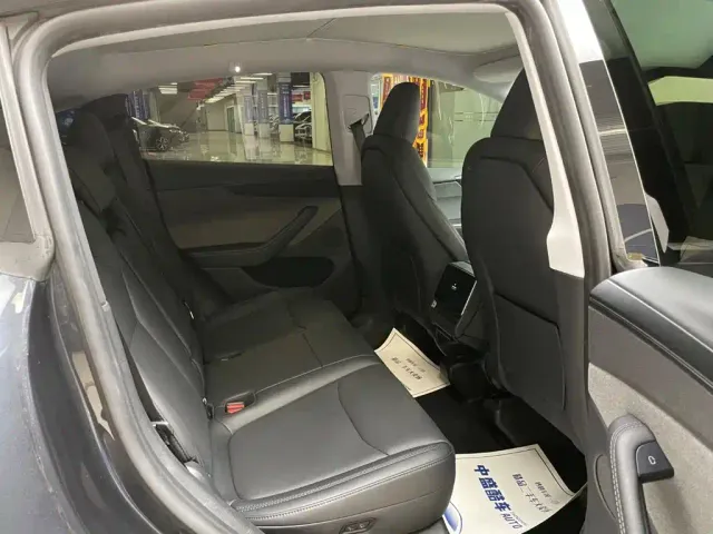 Tesla Model Y — Фото автомобиля 21
