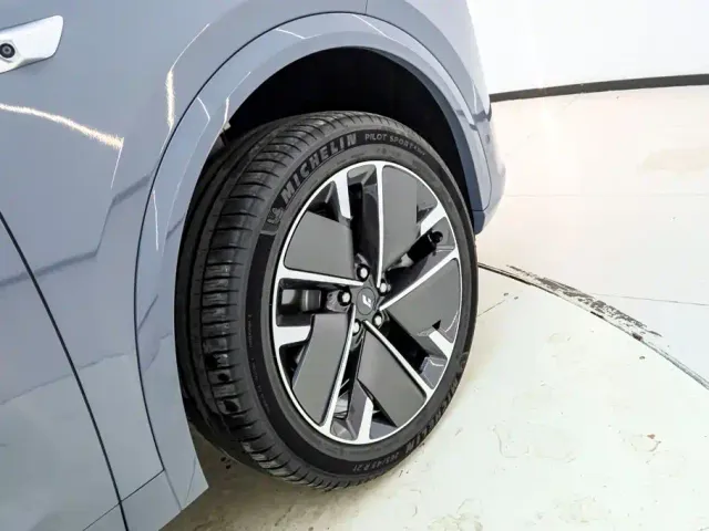 Li Auto L7 — Фото автомобиля 15