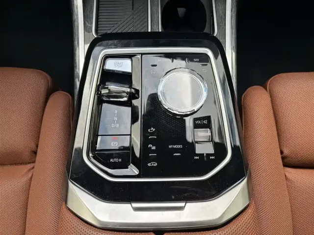 BMW BMW i7 2023 eDrive50L Premium M Sport Package — Фото автомобиля 11