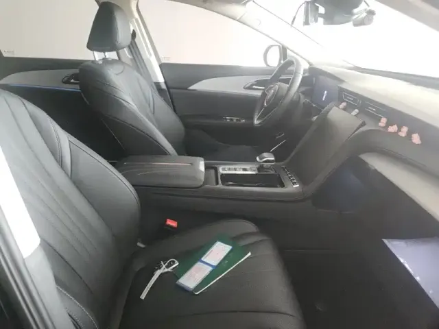 Hongqi H5 — Фото автомобиля 5