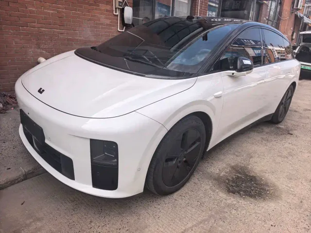 Фотография автомобиля — Li Auto i6