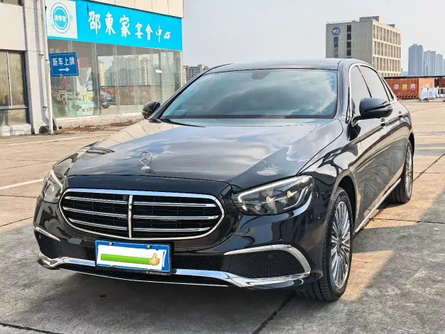 Фотография автомобиля — Mercedes-Benz E-Class