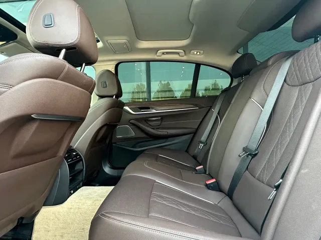 BMW 5 Series — Фото автомобиля 8