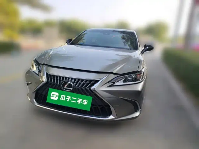 Lexus ES — Фото автомобиля 22