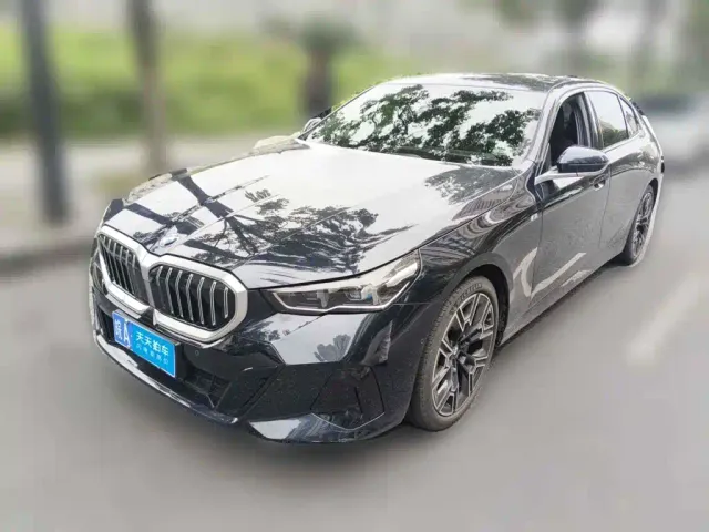 Фотография автомобиля — BMW 5 Series