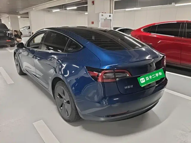 Tesla Model 3 — Фото автомобиля 4