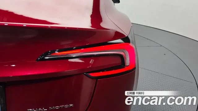 Tesla Model 3 — Фото автомобиля 8