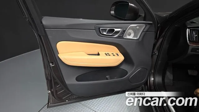 Вольво XC60 — Фото автомобиля 23
