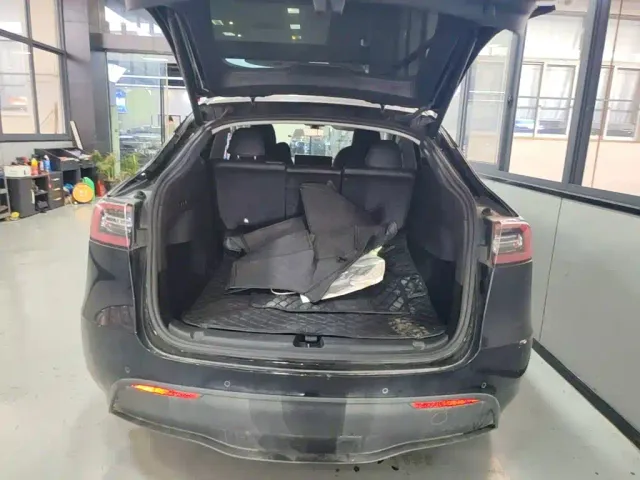 Tesla Model Y — Фото автомобиля 18