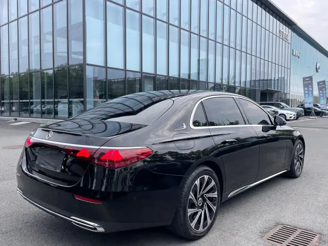 Mercedes-Benz E-Class — Фото автомобиля 21