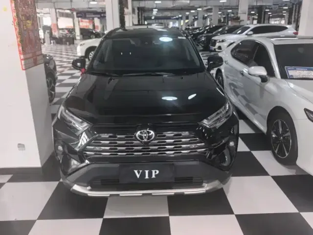 Toyota RAV4 — Фото автомобиля 2