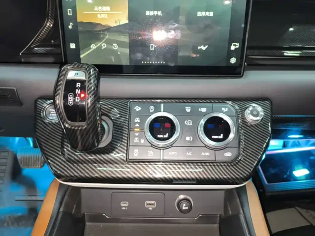 Land Rover Defender — Фото автомобиля 13