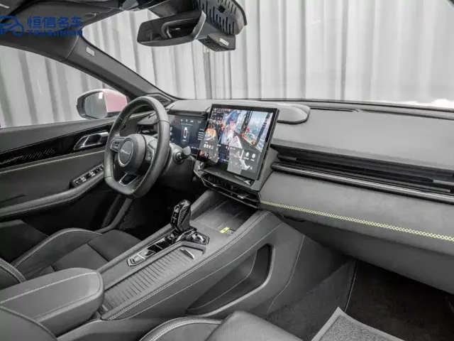 Lynk & Co 03 — Фото автомобиля 14