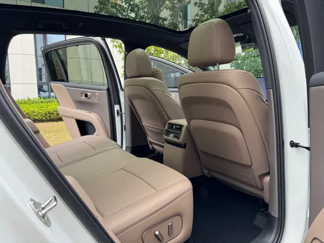 Li Auto i6 — Фото автомобиля 23
