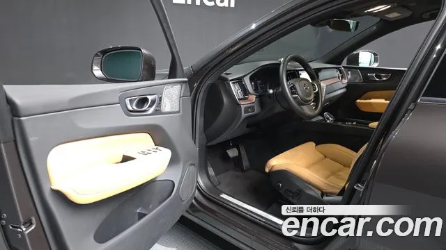 Вольво XC60 — Фото автомобиля 9