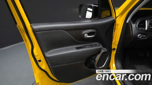 Jeep Renegade — Фото автомобиля 13