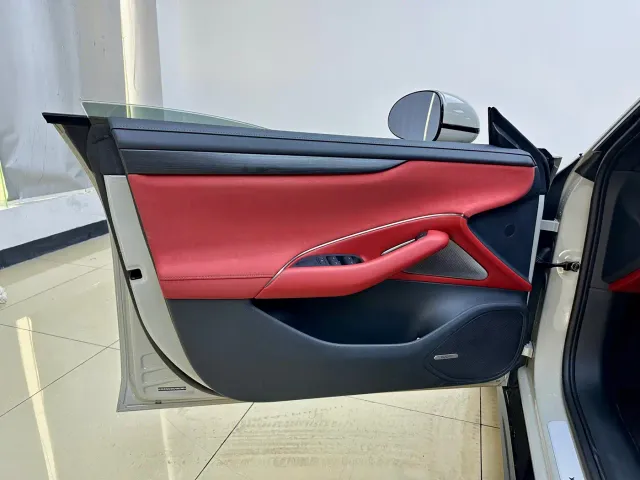 Xiaomi SU7 — Фото автомобиля 18